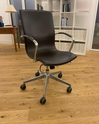 Sedia da ufficio in pelle con struttura cromata