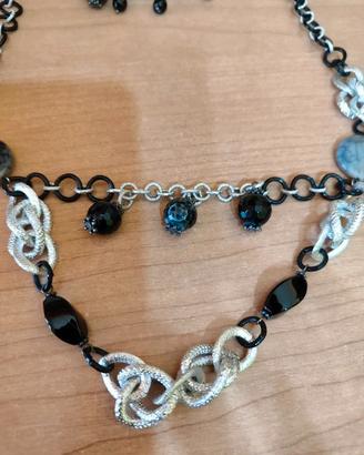 set con collana, orecchini pendenti e bracciale