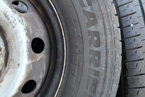 Pirelli carrier 215/70 R15 CP 109 R