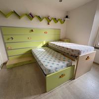 2 letti sovrapposti con boiserie