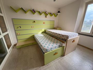 2 letti sovrapposti con boiserie