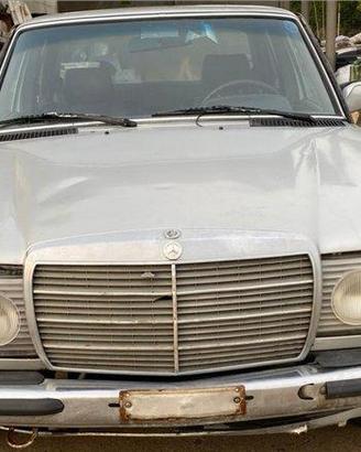 Mercedes 240D W123 per ricambi (2a)