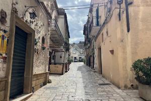 2 LOCALI A ORIA