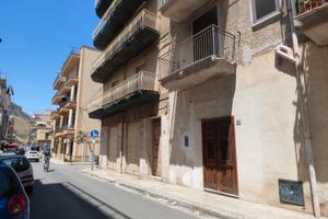 Ampio locale ristrutturato L/15