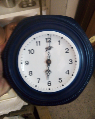 Orologi da parete vari e colorati