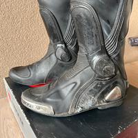 Scarponi dainese usati rovinati