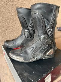 Scarponi dainese usati rovinati