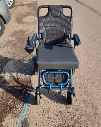 Sedia a rotelle elettrica