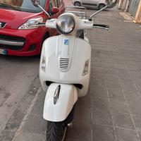 Vespa GTS 300 super