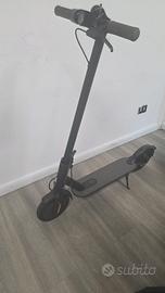 monopattino "Xiaomi Mi Electric Scooter Essential"