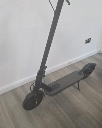 monopattino "Xiaomi Mi Electric Scooter Essential"