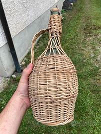 Damigiana vintage in vetro con intreccio in vimini