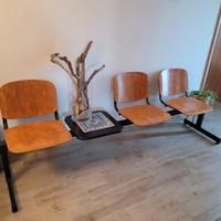 sedute in legno e metallo vintage sala d'aspetto 