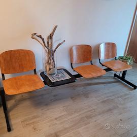 sedute in legno e metallo vintage sala d'aspetto 