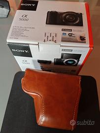 Fotocamera mirrorless Sony Alpha 5000 con ob 16-50