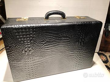 Valigia Trussardi colore nero modello finta pelle