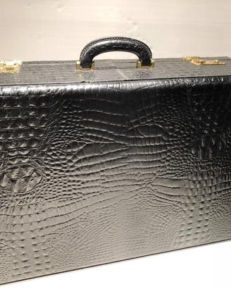 Valigia Trussardi colore nero modello finta pelle