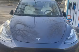 Tesla Model Y - Long Range AWD - Dual Motor