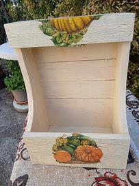 portariviste artigianale in abete con decoupage