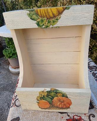 portariviste artigianale in abete con decoupage