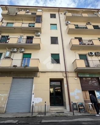 2 LOCALI A COSENZA