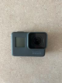 GoPro HERO5 Black + kit completo accessori