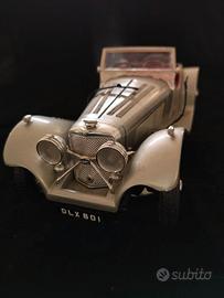 modellino 1:18 di auto Jaguard BBurrago metallo