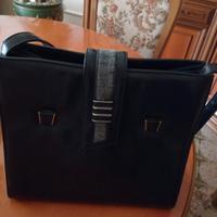 Borsa a tracollo in vera pelle nera 