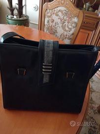 Borsa a tracollo in vera pelle nera 