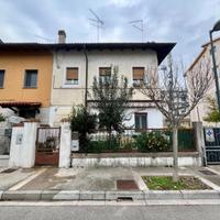 APPARTAMENTO BICAMERE AL PIANO RIALZATO CON COR...