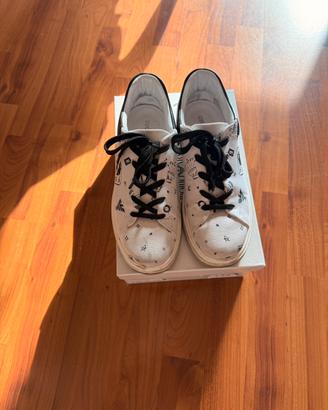 Sneaker
