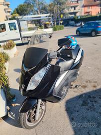 Peugeot satelis 250 incidentato 