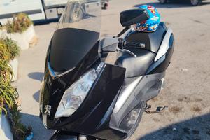Peugeot satelis 250 incidentato 