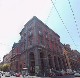 Via costantinopoli : 100 mq - stabile antico