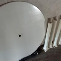 Tavolo rotondo in resina 