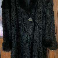 Cappotto di pelliccia astrakan e volpe nera