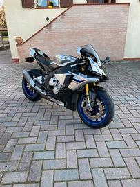 Yamaha r1m