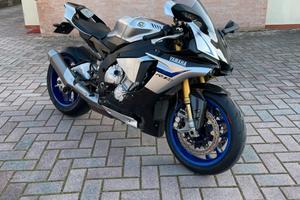 Yamaha r1m