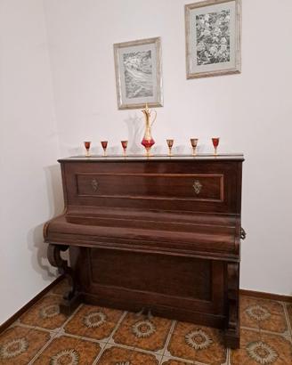 PIANOFORTE ROESELER CON MOBILE IN LEGNO RESTAURATO