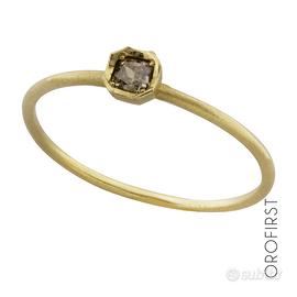 Anello in oro con diamante princess 0,51ct