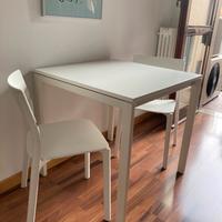 Tavolo e sedie da cucina