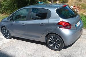 peugeot 208 signature 
