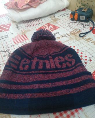 Cappello con pon pon