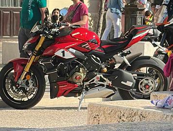Ducati Streetfighter V4S