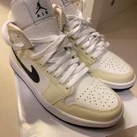 NIKE AIR JORDAN 1 MID