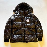 Giacca Moncler nera lucida con cappuccio