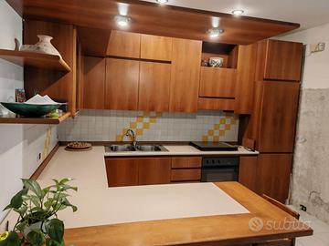 Cucina con bancone