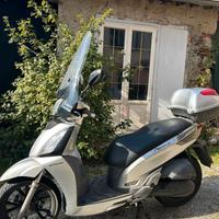 Kymco 125 people