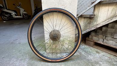 CERCHI BICI GRAVEL CON PNEUMATICI