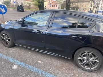Ford Focus St Line benzina Hybrid